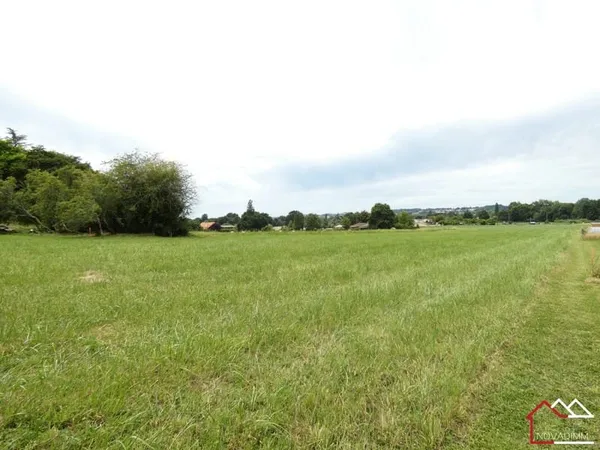 Terrain 2225 m²