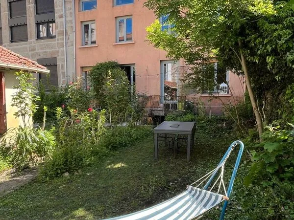 Charmante maison de ville, avec jardin et garage