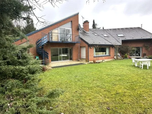 Maison 10 pièces 319 m²