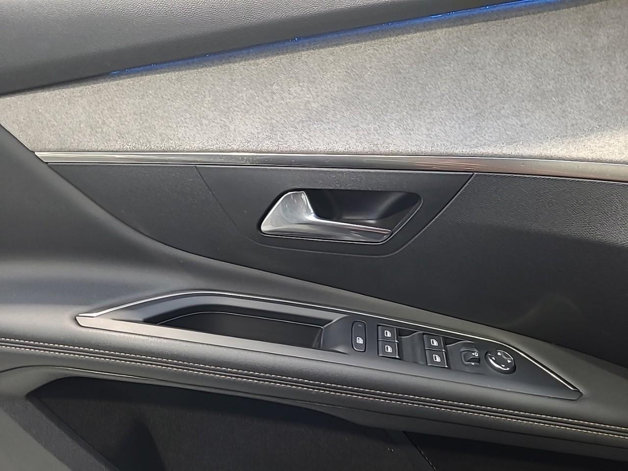 Peugeot 3008 puretech 130ch s&s eat8 gt — photo 26