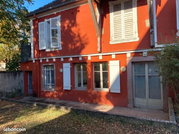 Spacieux appartement F4, terrasse, parking, cave