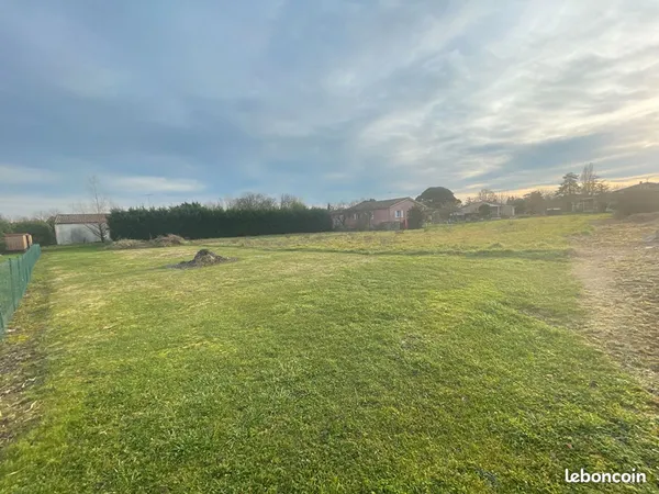 Terrain 1976 m² CASTELMORON SUR LOT