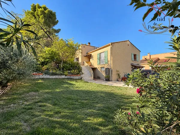 Maison au calme avec terrasse et vue dégagée