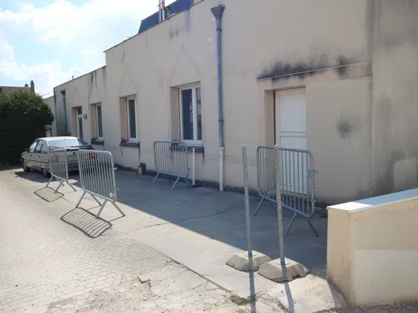 Local commercial 6 pièces 220 m²
