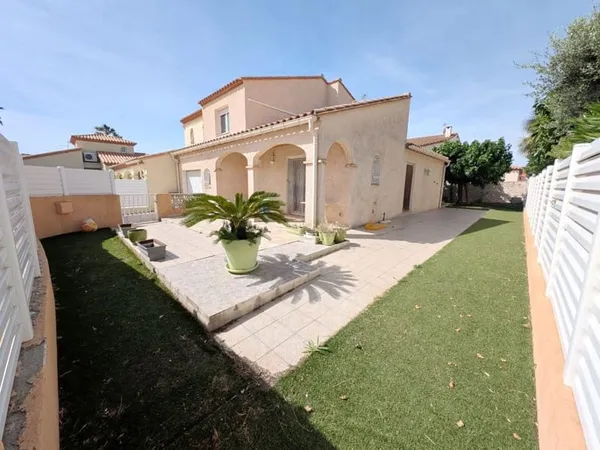 Maison Villa T4 de 110 m²  Canet Plage