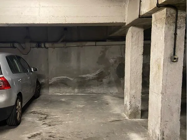 Parking à louer - Évêché / Valrose