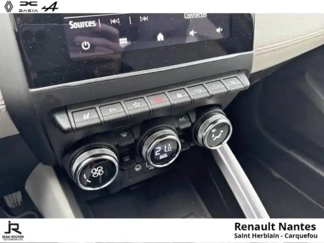 Renault Clio 1.6 e-tech 140ch initiale paris - pack easy drive — photo 11