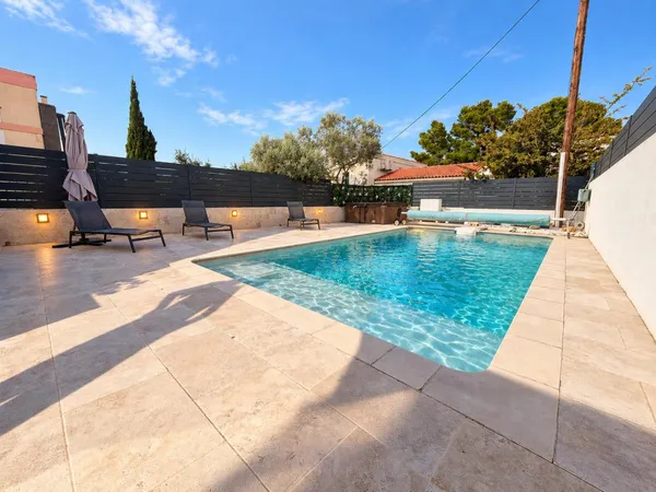 Maison familiale 141 m2 avec piscine, spa et garage - Martigues Jonquières
