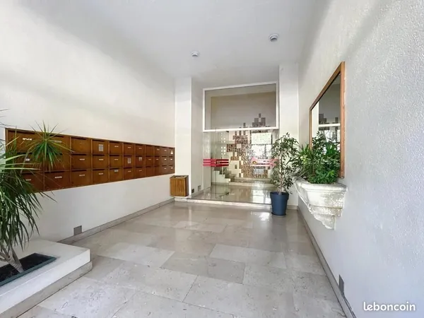 Chambre de service 1 pièce 12 m²