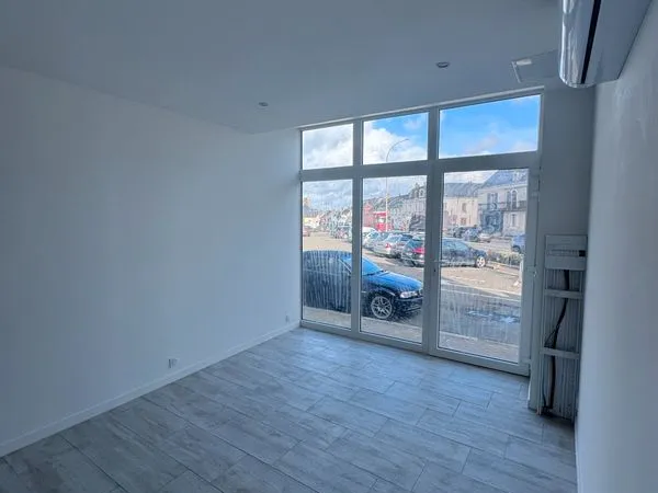 LOCAL COMMERCIAL DE 17 m² - PLACE PIERRE BELON