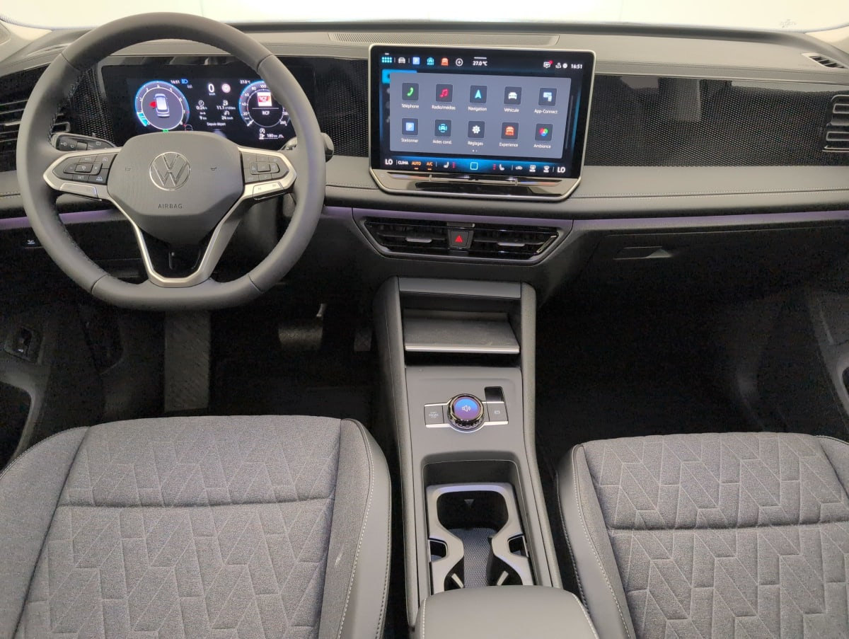 Volkswagen Tiguan — photo 12