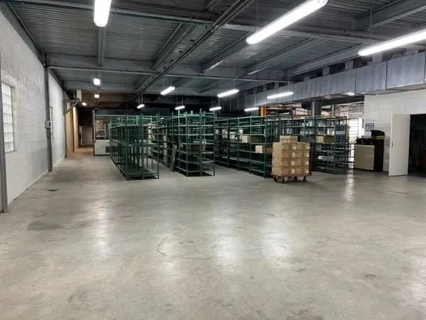 Local d'activité 3100 m²