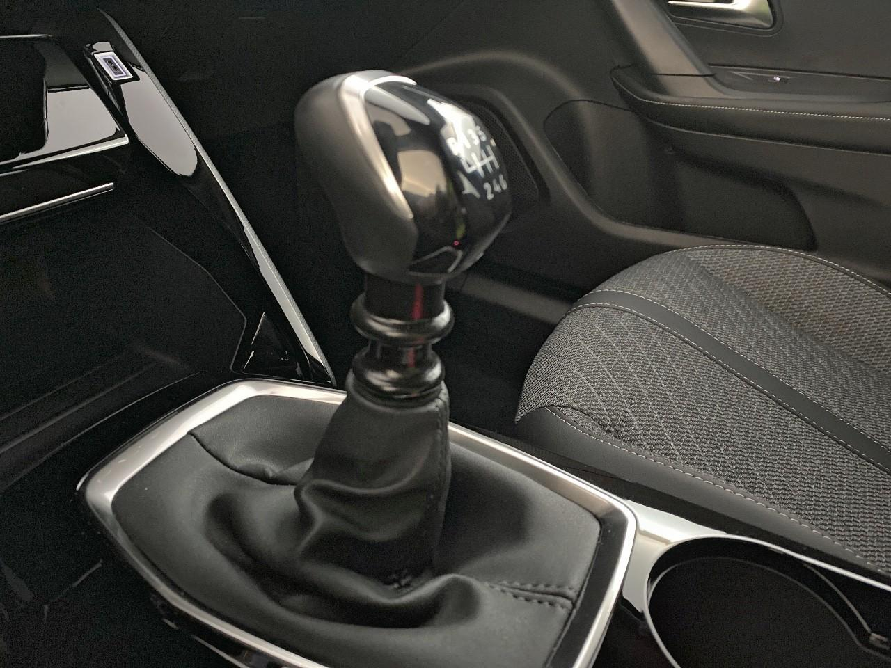Peugeot 2008 100 s&s bvm6 allure — photo 17