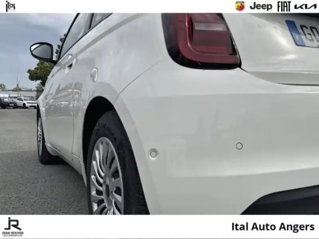 Fiat 500 e 95ch pack confort my23 — photo 12
