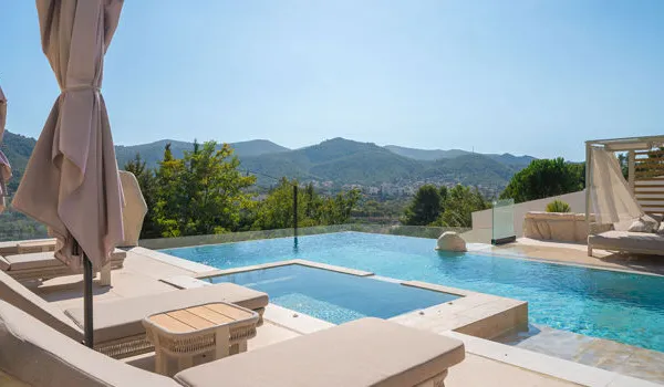 Maison 8 pièces 230 m²