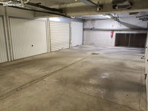 Roy d'Espagne / Sormiou Garage / Box fermé et sécurisé Marseille 9e - idéal aussi pour du rangement