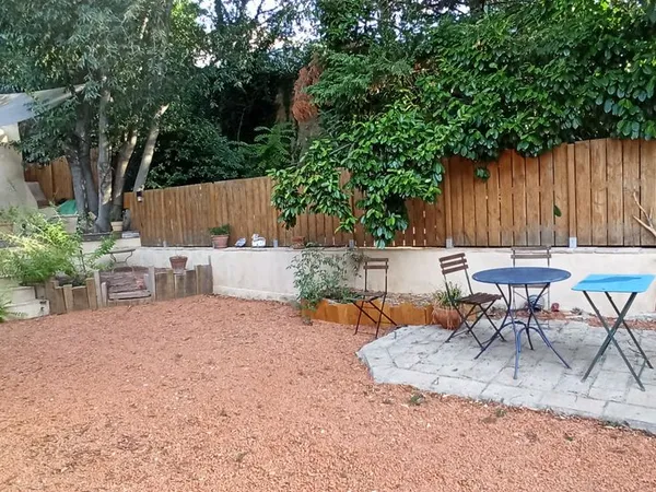 Maison avec jardin et atelier