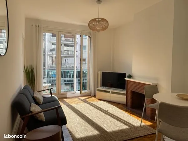 APPARTEMENT T3 MEUBLE - ROUEN DROITE HYPER CENTRE VUES CATHEDRALE ET SEINE - Direct propriétaire