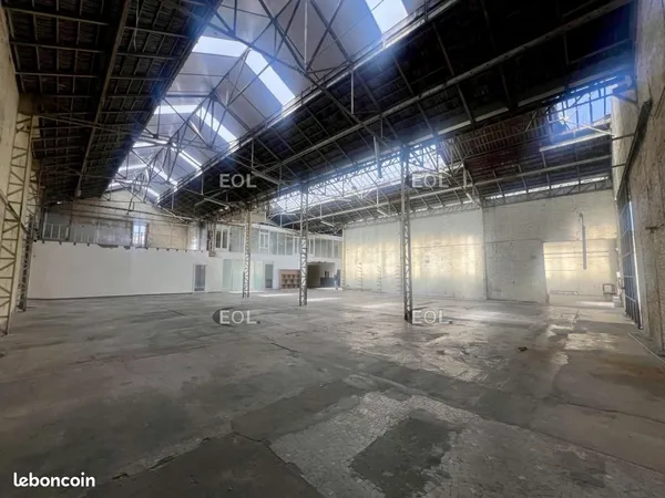 Local d'activité 900 m²