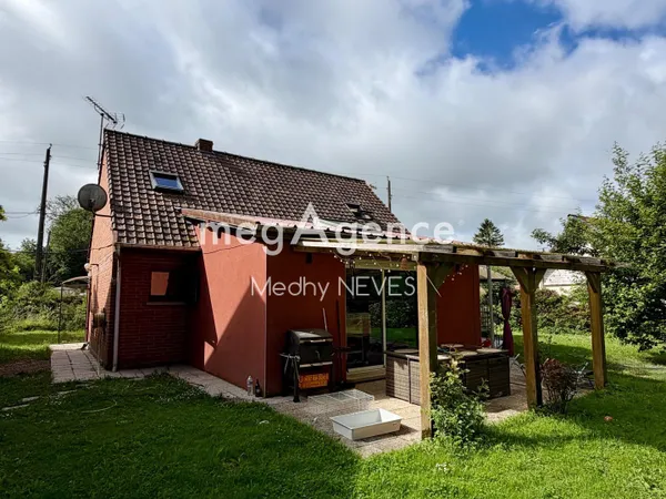 Maison familiale de 125 m² avec grand terrain et hangar