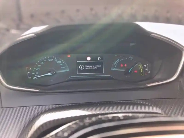 Peugeot 2008 hybrid 110 e-dcs6 — photo 10