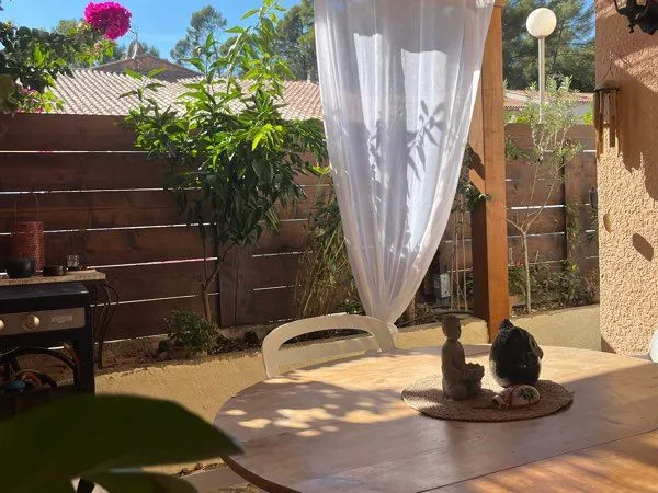 T4 rénové 84 m² avec terrasse paysagée de 22m² - Le Revest