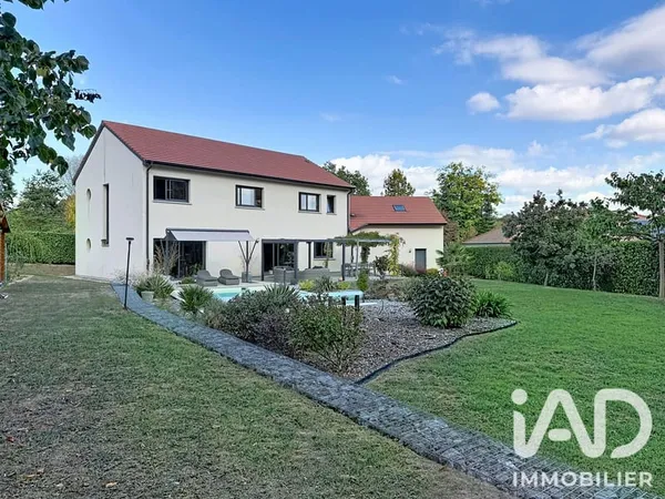 Maison 7 pièces 311 m²