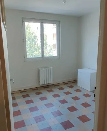 Bureau privatif 10 m² rénové - Cabinet paramédical - Métro Clémenceau