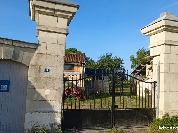 Maison atypique avec grand terrain