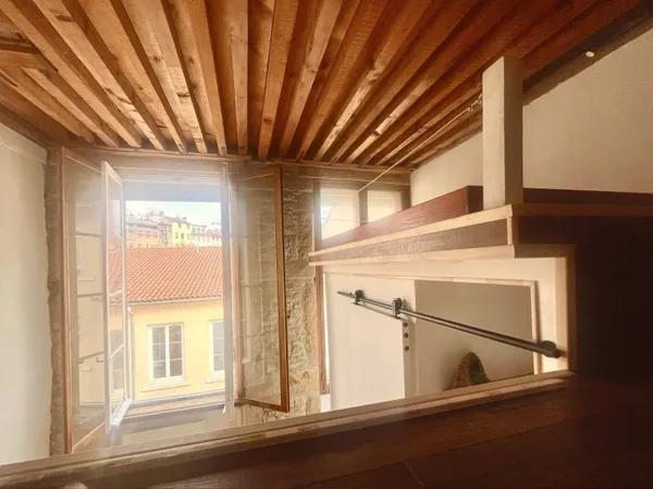 À vendre Studio avec mezzanine Xrousse