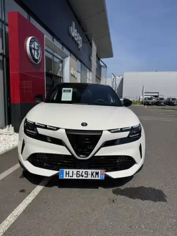 Alfa Romeo Junior 1.2 ibrida 145 ch e-dct6