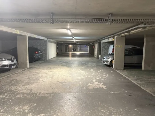 Vends place de parking ultra sécurisée métro Botzaris Paris 19
