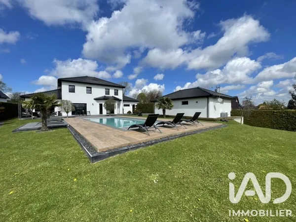 Maison 9 pièces 265 m²