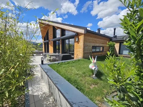 GAP SUD- VILLA SUR TOIT T5 DE 174M² DANS UNE RESIDENCE DE STANDING RECENTE AVEC UNE TERRASSE DE 177M