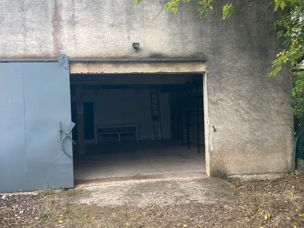 Location hangar