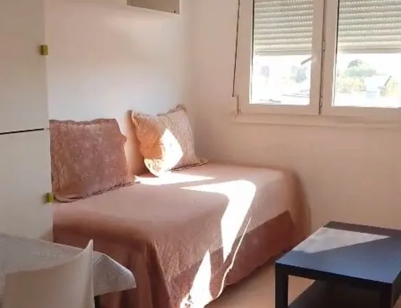 Studio meublé lumineux - reims - 590 cc
