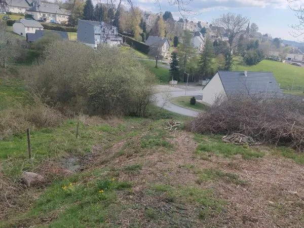 Terrain viabilisé de 975 m² - Cadre exceptionnel au coeur du Massif du Sancy