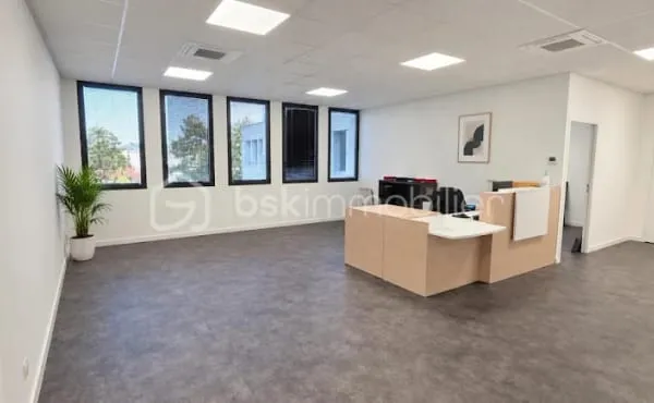 Bureaux 8 pièces 289 m²