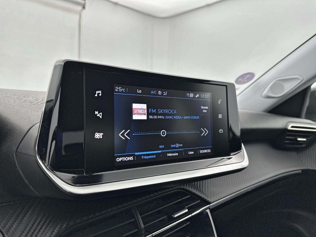 Peugeot 2008 puretech 130 s&s eat8 allure pack — photo 22