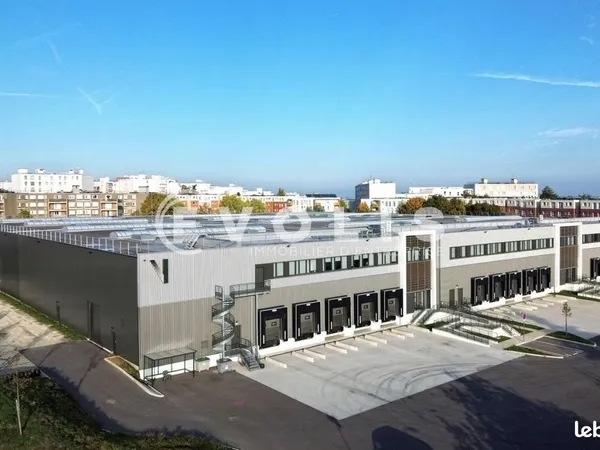 Local industriel 4 970 m²