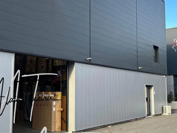 Local commercial de 820 m² quasi neuf