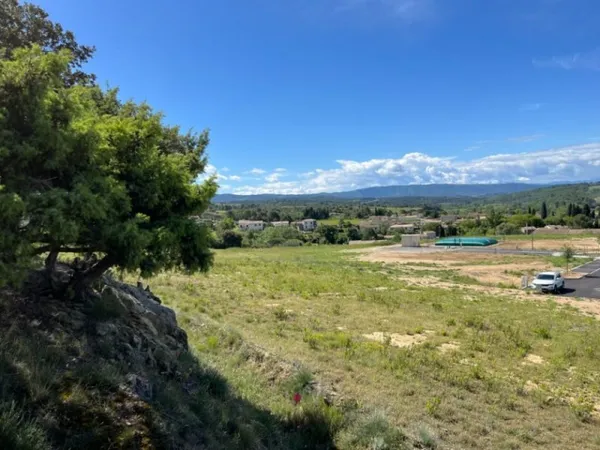 Terrain 600 m²