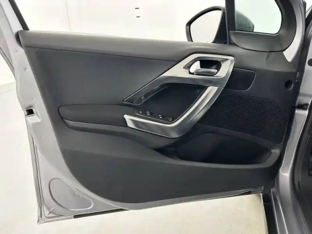 Peugeot 2008 bluehdi 100ch s&amp;s bvm6 — photo 22