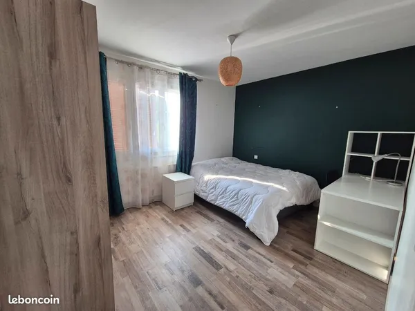 Chambre à bail individuel dans maison partagée