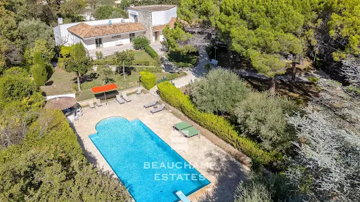 Villa 10 pièces 415 m²