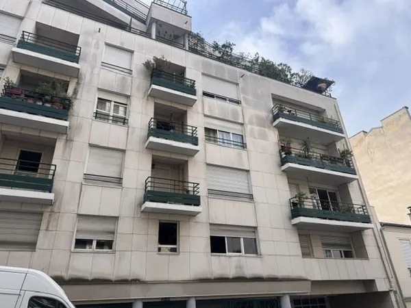 Studio avec balcon, cave et parking