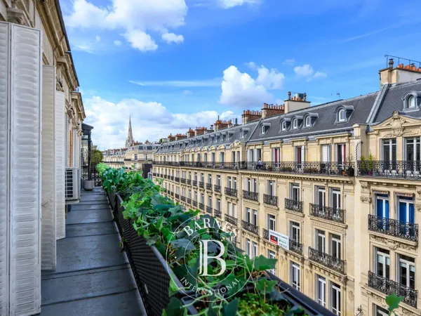 Paris 8 - Triangle d´Or / Marbeuf - Appartement d´angle - 3 chambres - Balcon filant - Etage élevé