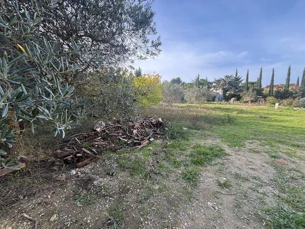 Terrain 900 m²