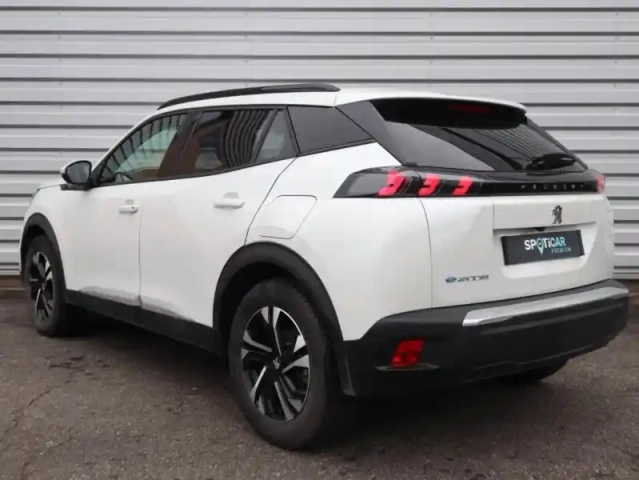 Peugeot 2008 e- 136ch allure business — photo 7