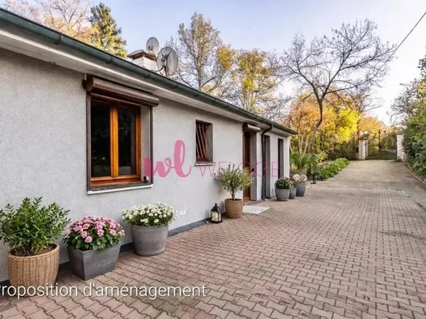 CLAVEISOLLES - PROPIÉTÉ DE 290M² DONT UNE MAISON DE PLAIN-PIED DE 167M² - PARC BOISÉ DE 8 400 M²